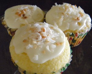 coconut-mango cupcakes